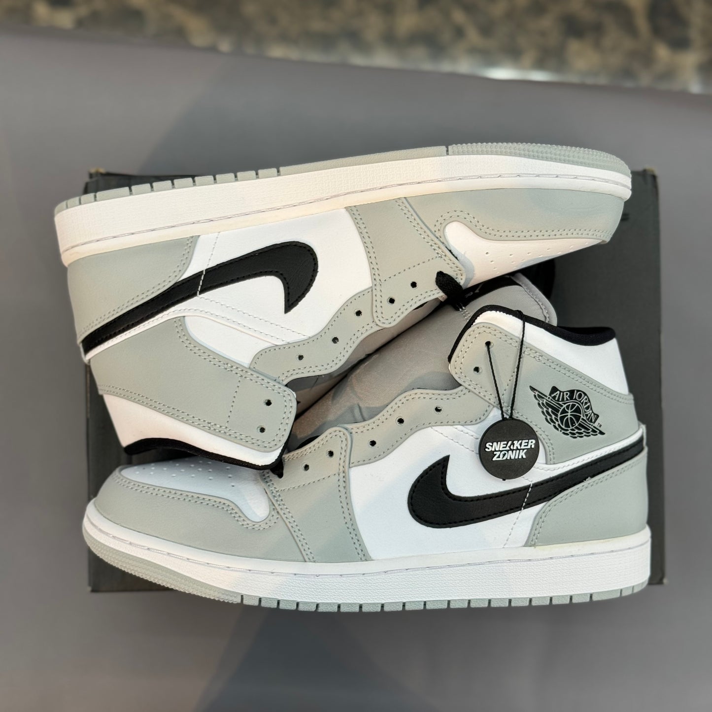 Jordan 1 Mid Light Smoke Grey