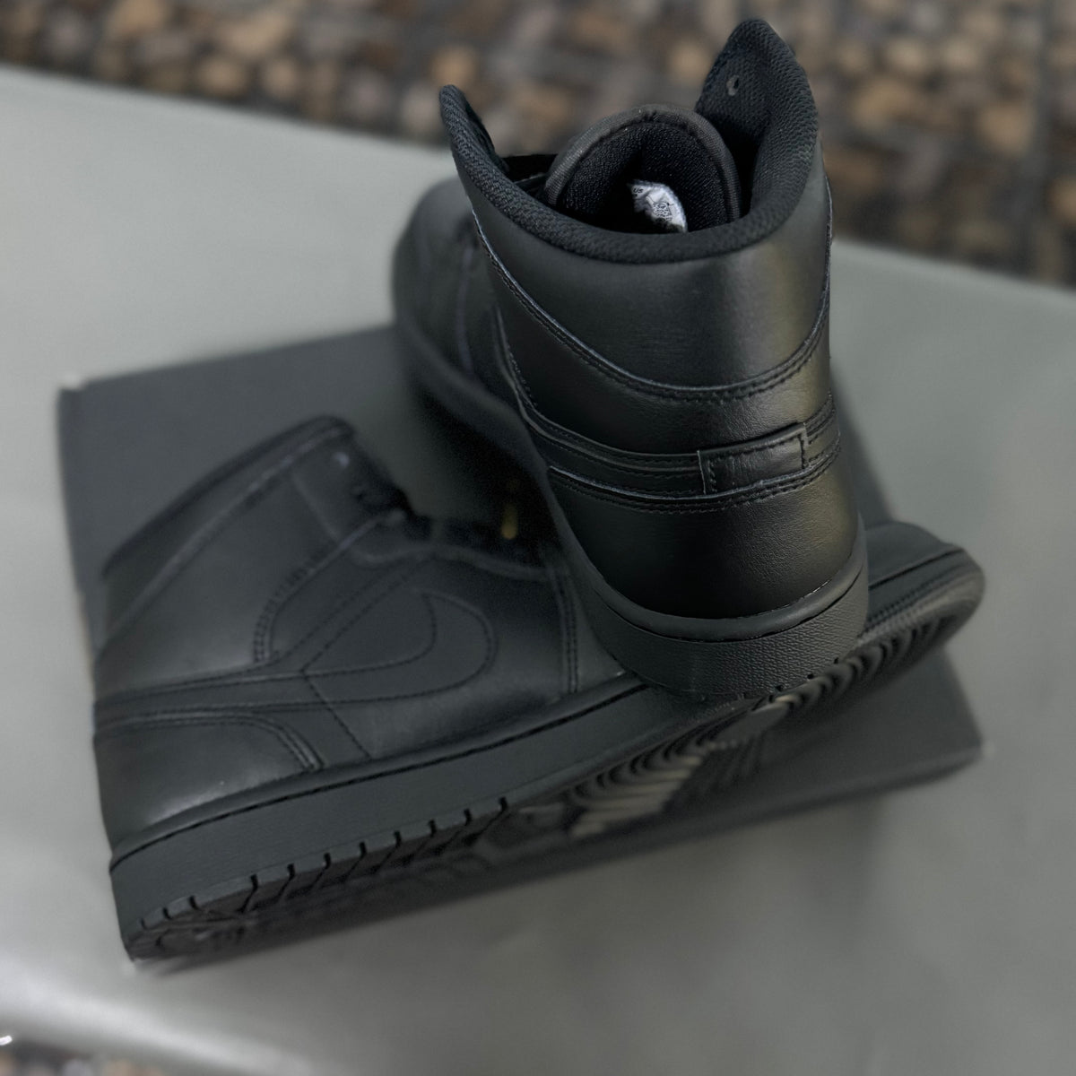 Nike Jordan 1 Mid Triple Black