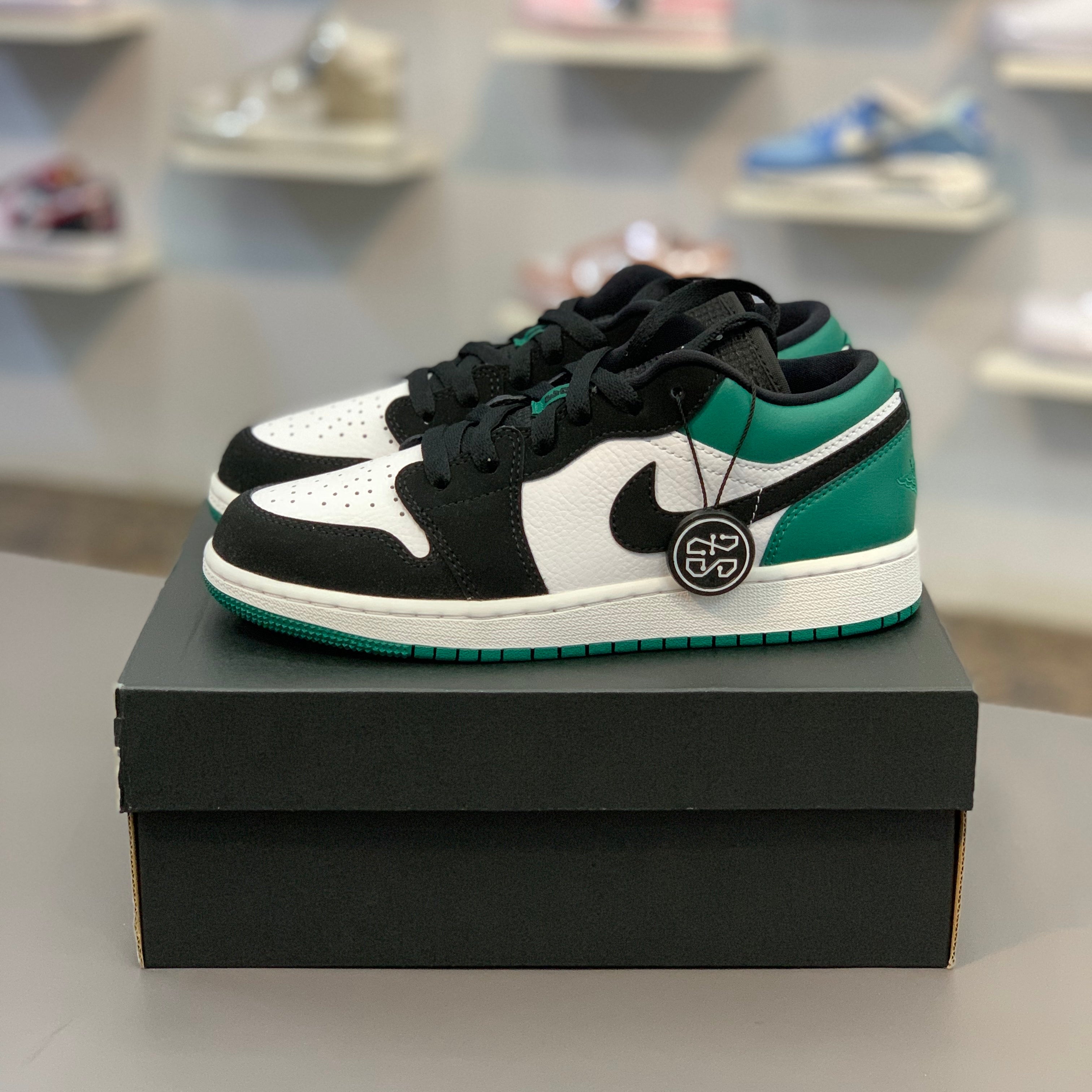 Jordan Low Mystic Green (GS) – sneakerzonik - Main Image