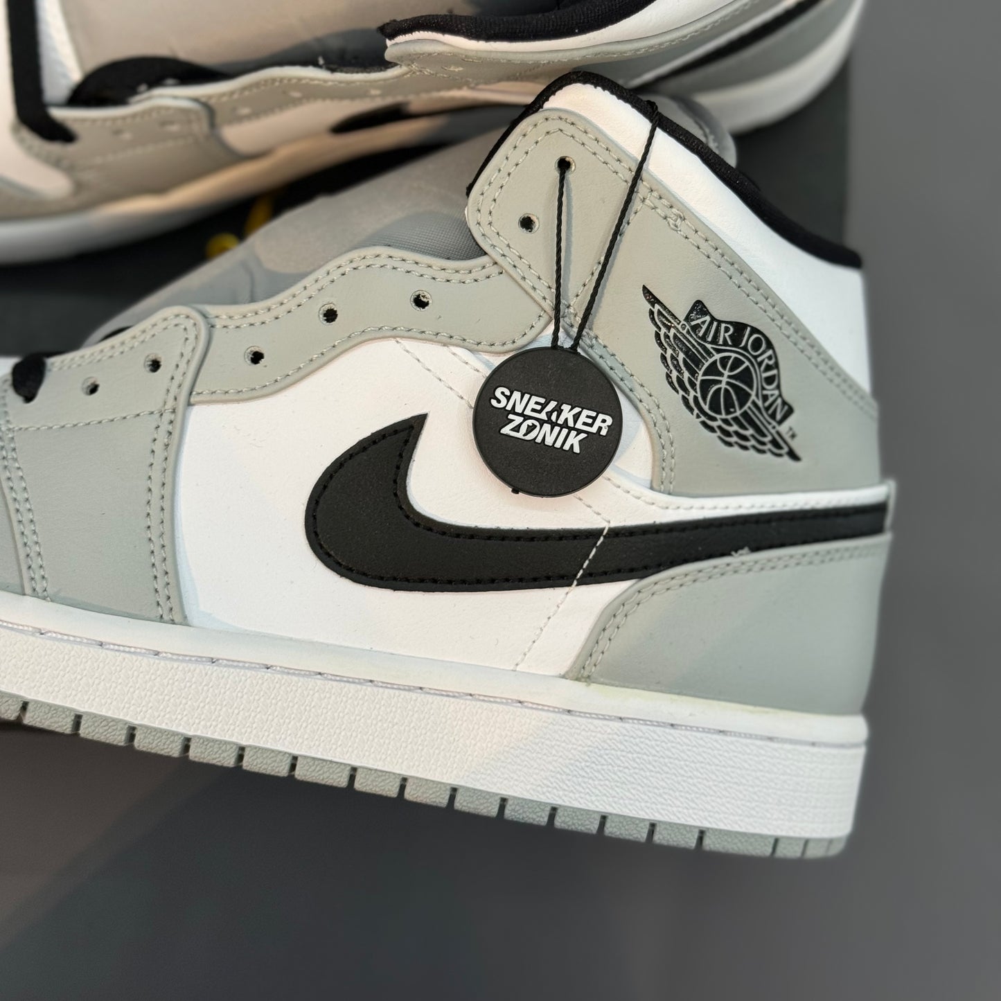 Jordan 1 Mid Light Smoke Grey