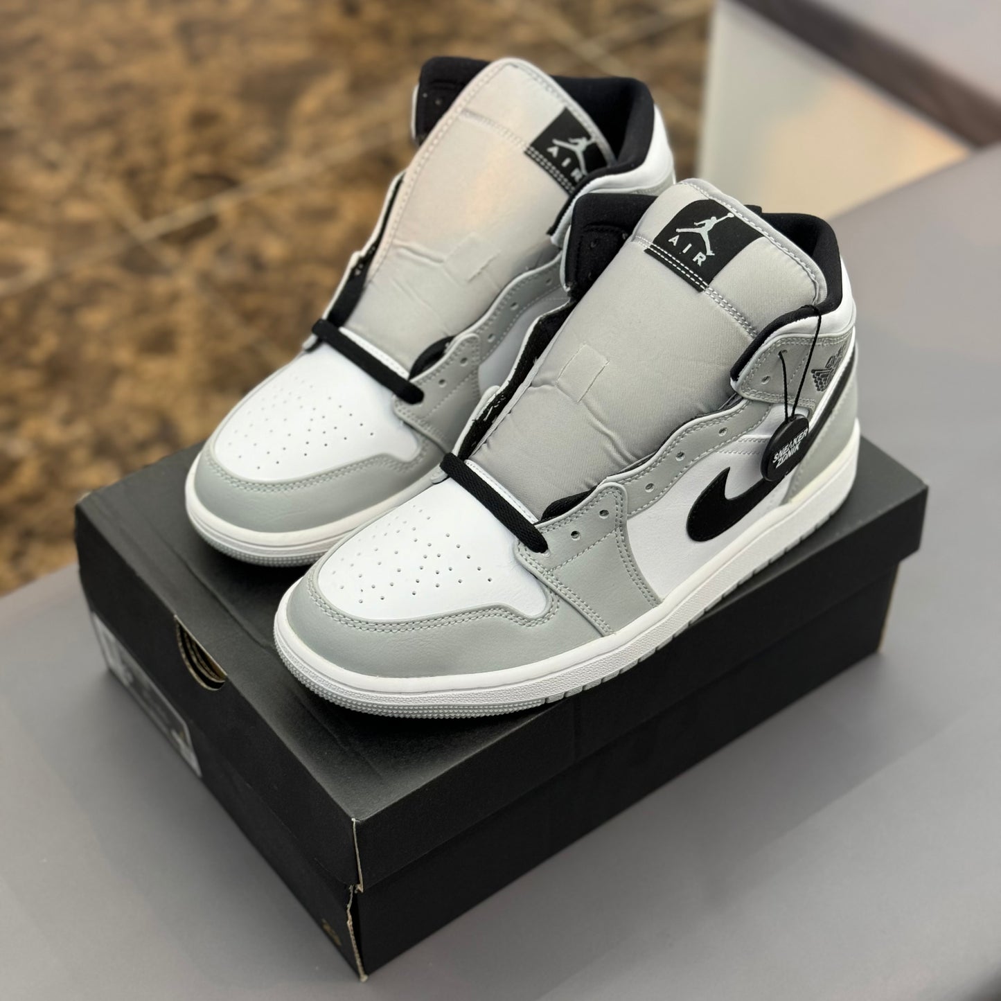 Jordan 1 Mid Light Smoke Grey