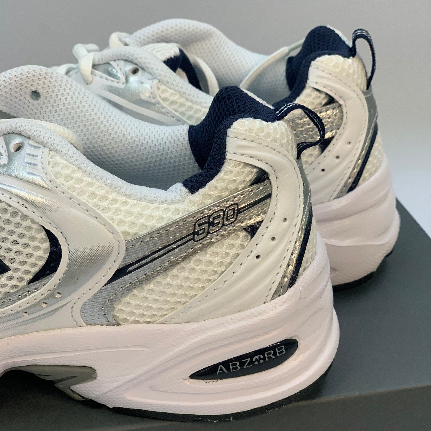 New Balance 530 White Silver Navy