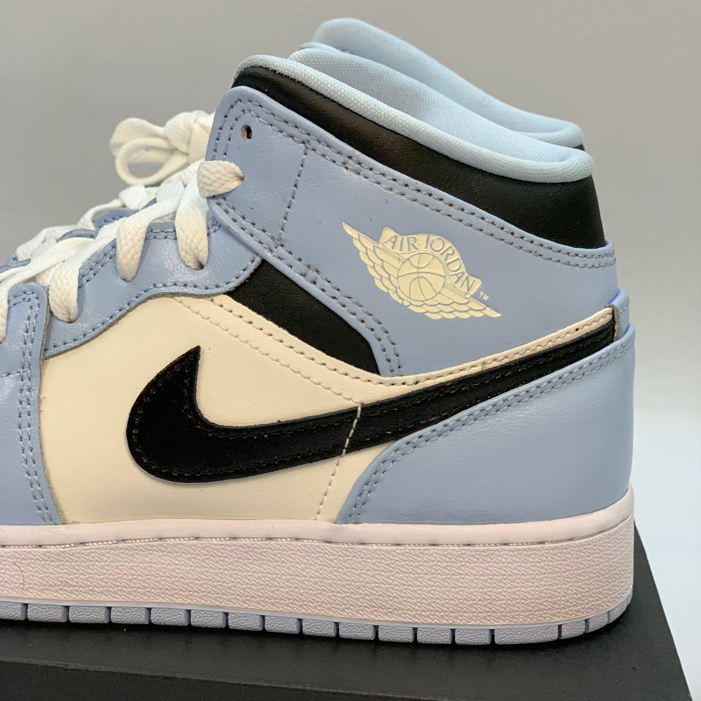 Jordan 1 Mid Ice Blue (GS)