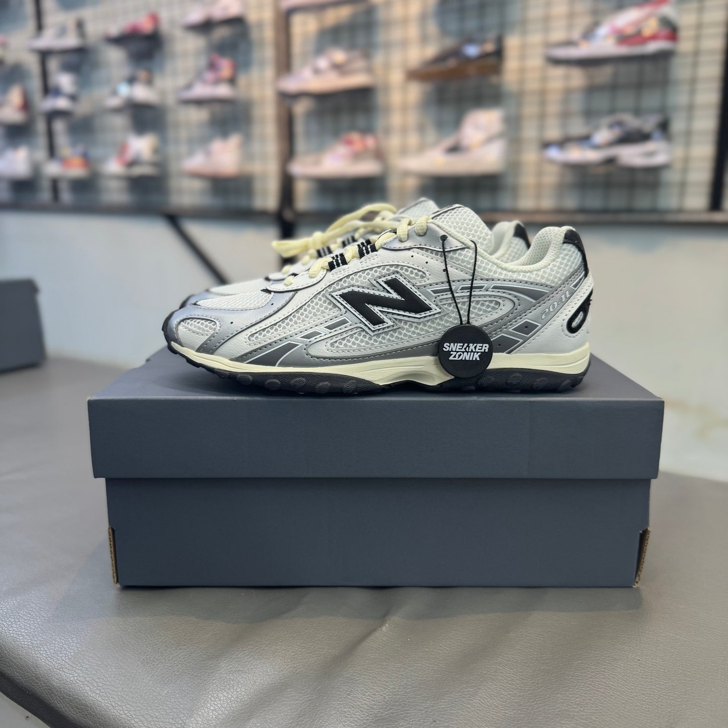 New Balance 204L Silver Metallic black
