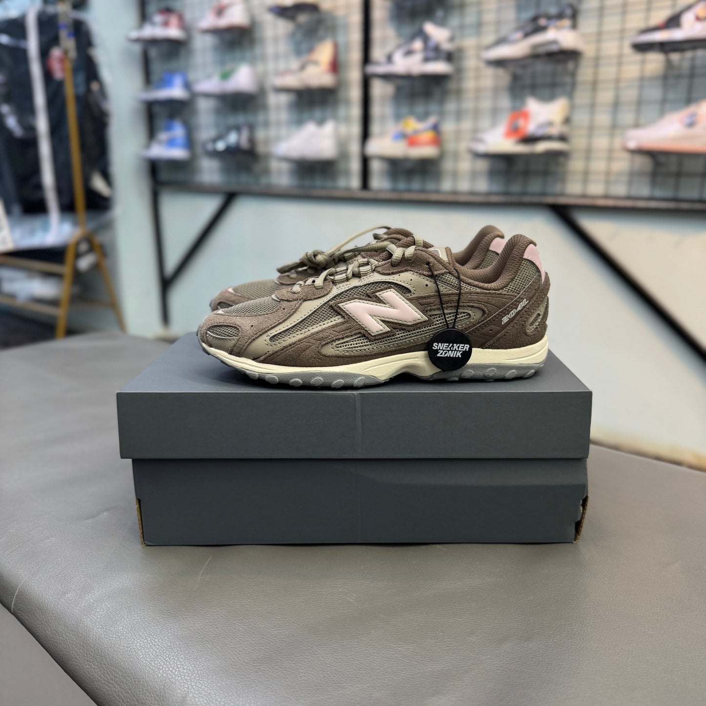 New Balance 204L Cortado