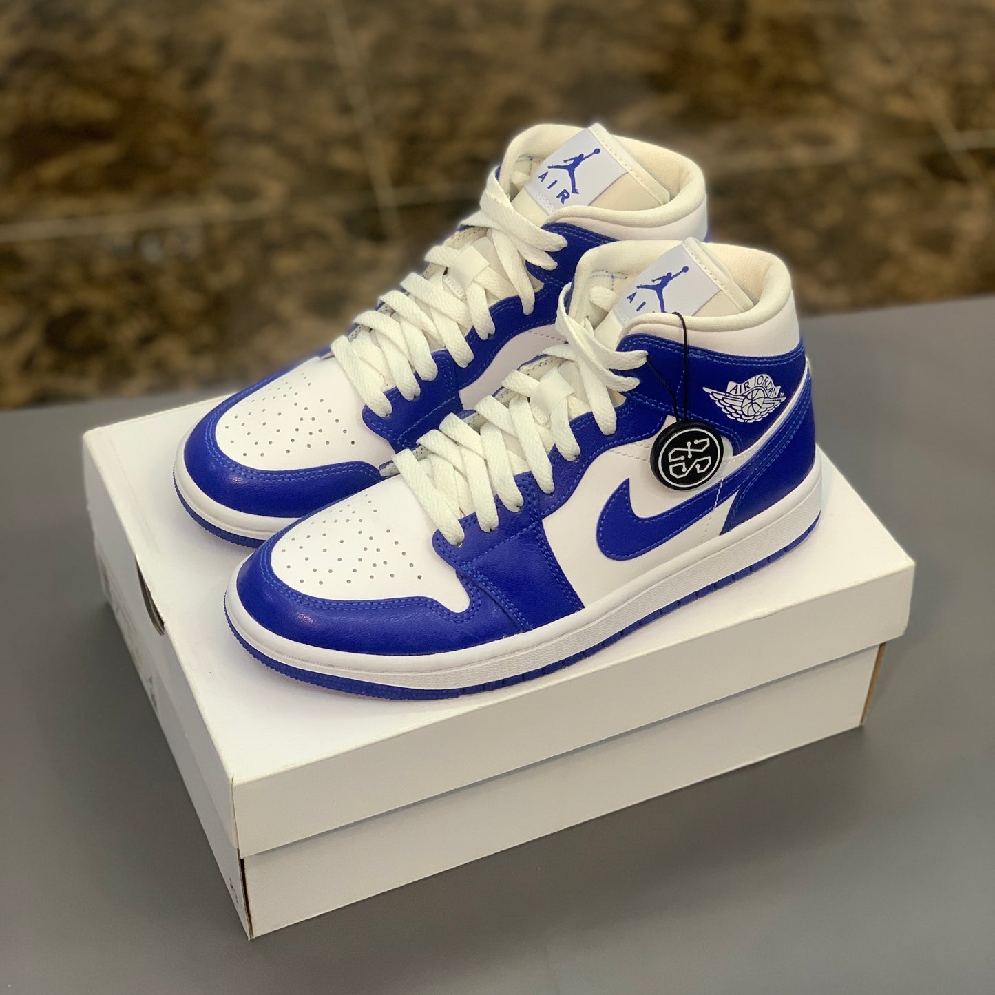 Jordan 1 Mid Kentucky