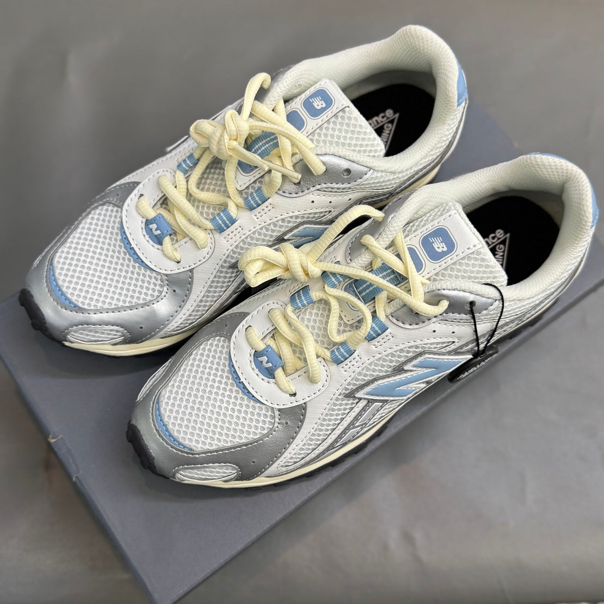 New Balance 204L Silver Metallic Sky