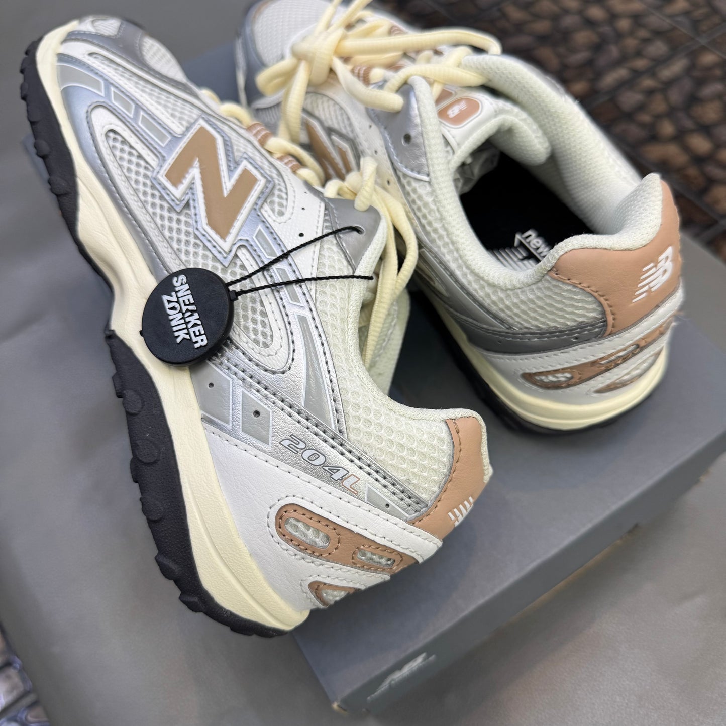 New Balance 204L Silver Metallic Flat Taupe
