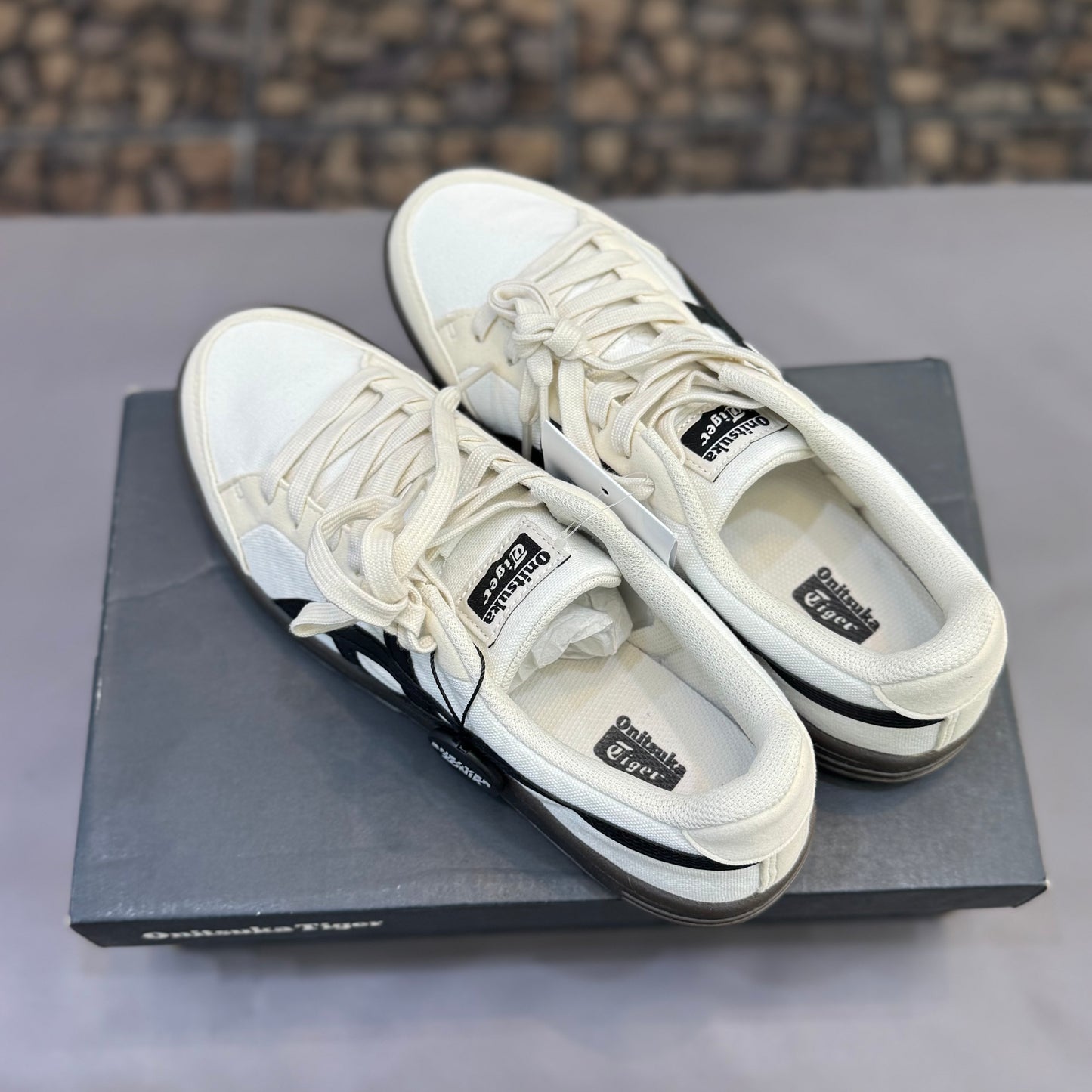 Onitsuka Tiger Advanti Cream White Black