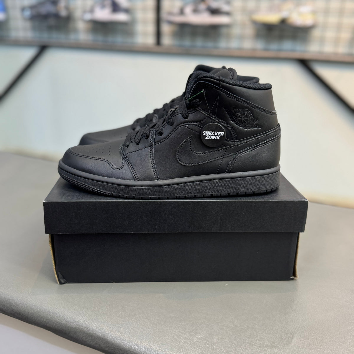 Nike Jordan 1 Mid Triple Black