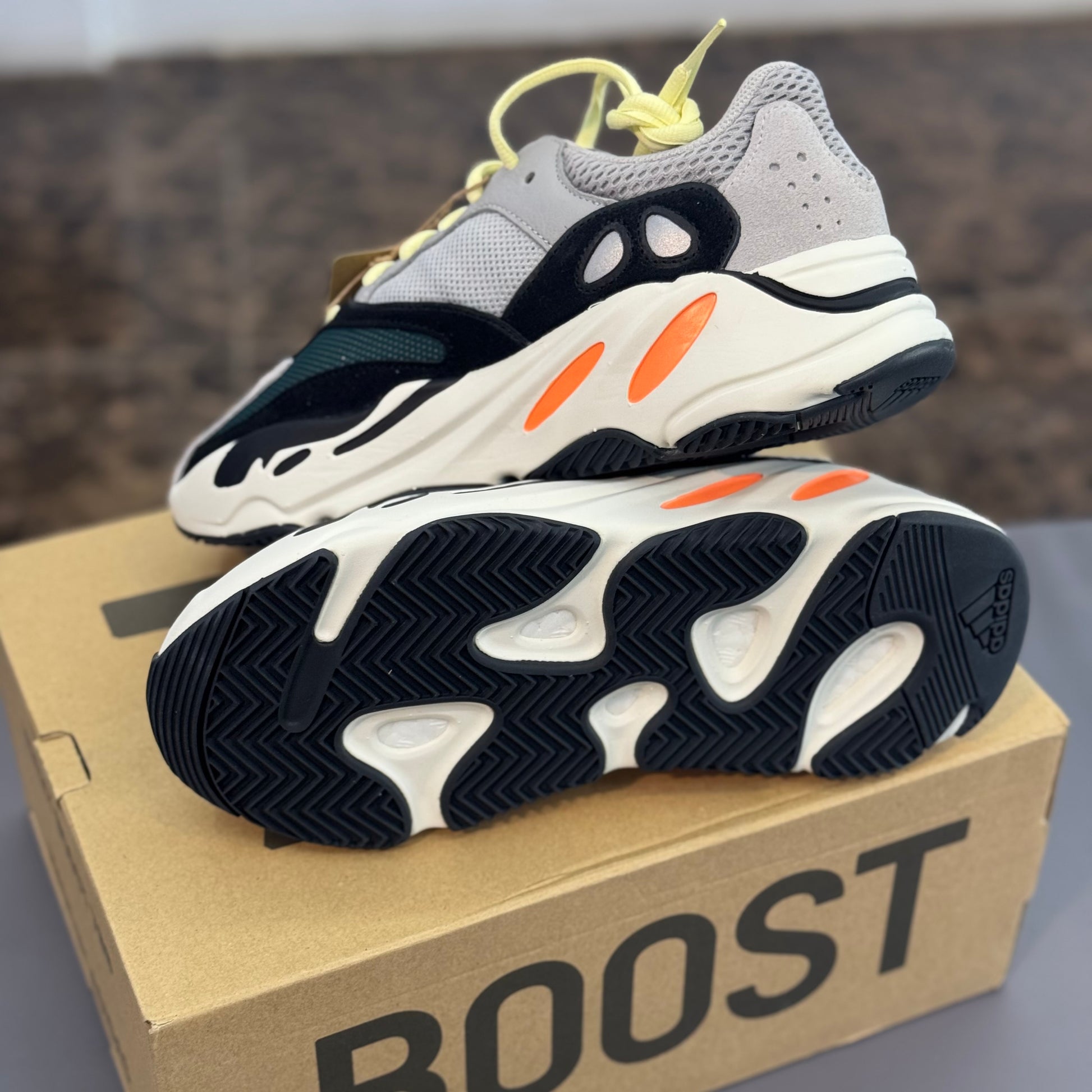 Adidas Yeezy Boost 700 Wave Runner sneakerzonik Adidas Yeezy Boost 700 Wave Runner sneakerzonik