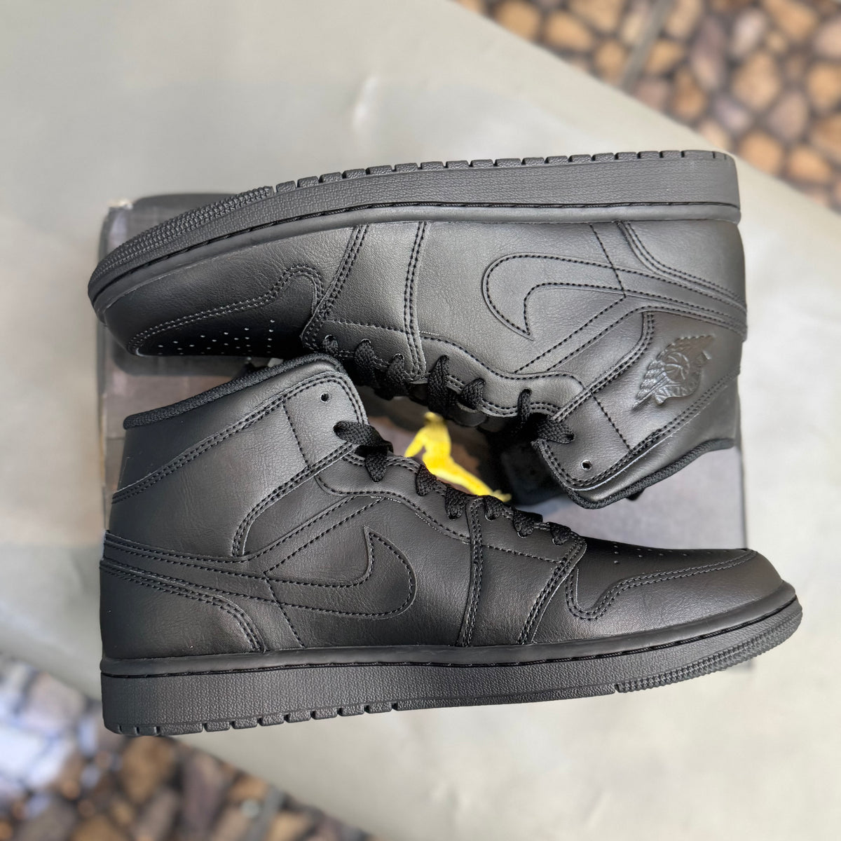 Nike Jordan 1 Mid Triple Black