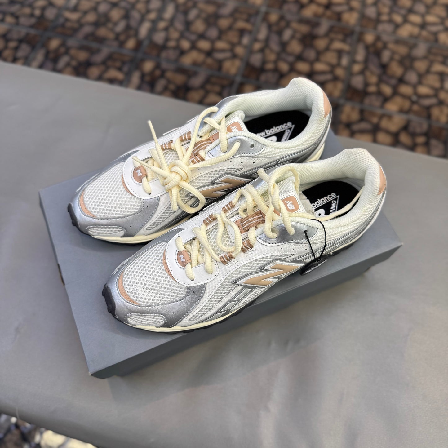 New Balance 204L Silver Metallic Flat Taupe