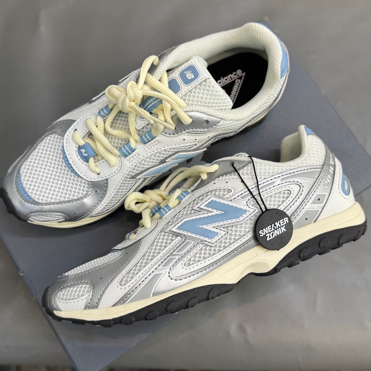 New Balance 204L Silver Metallic Sky