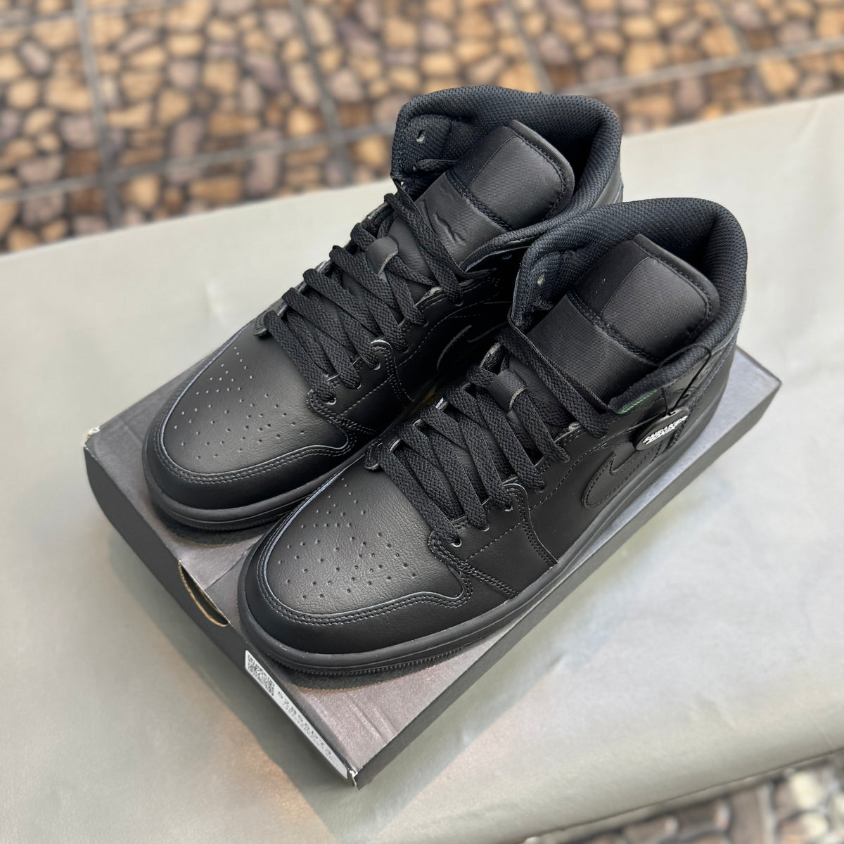 Nike Jordan 1 Mid Triple Black