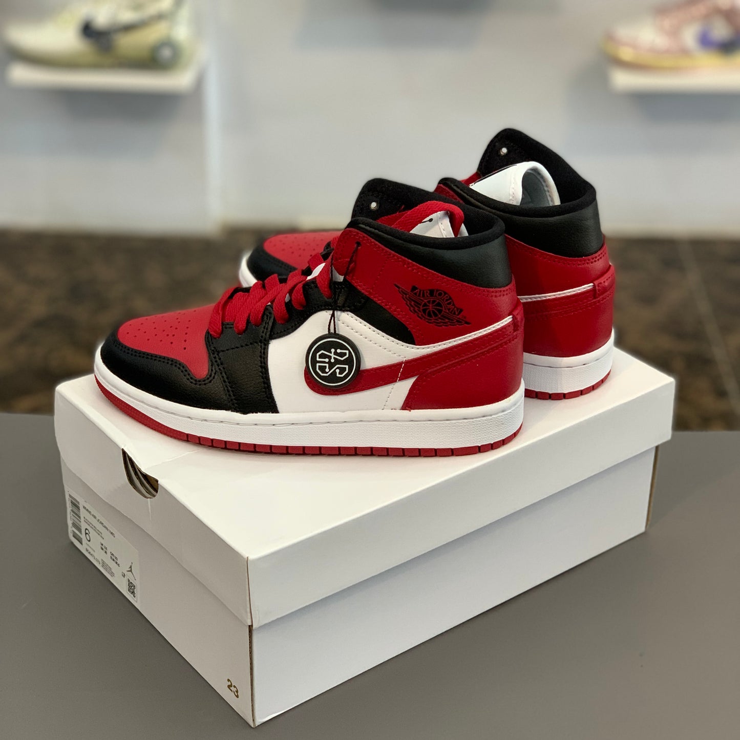 Jordan 1 Mid Alternate Bred Toe (Women)