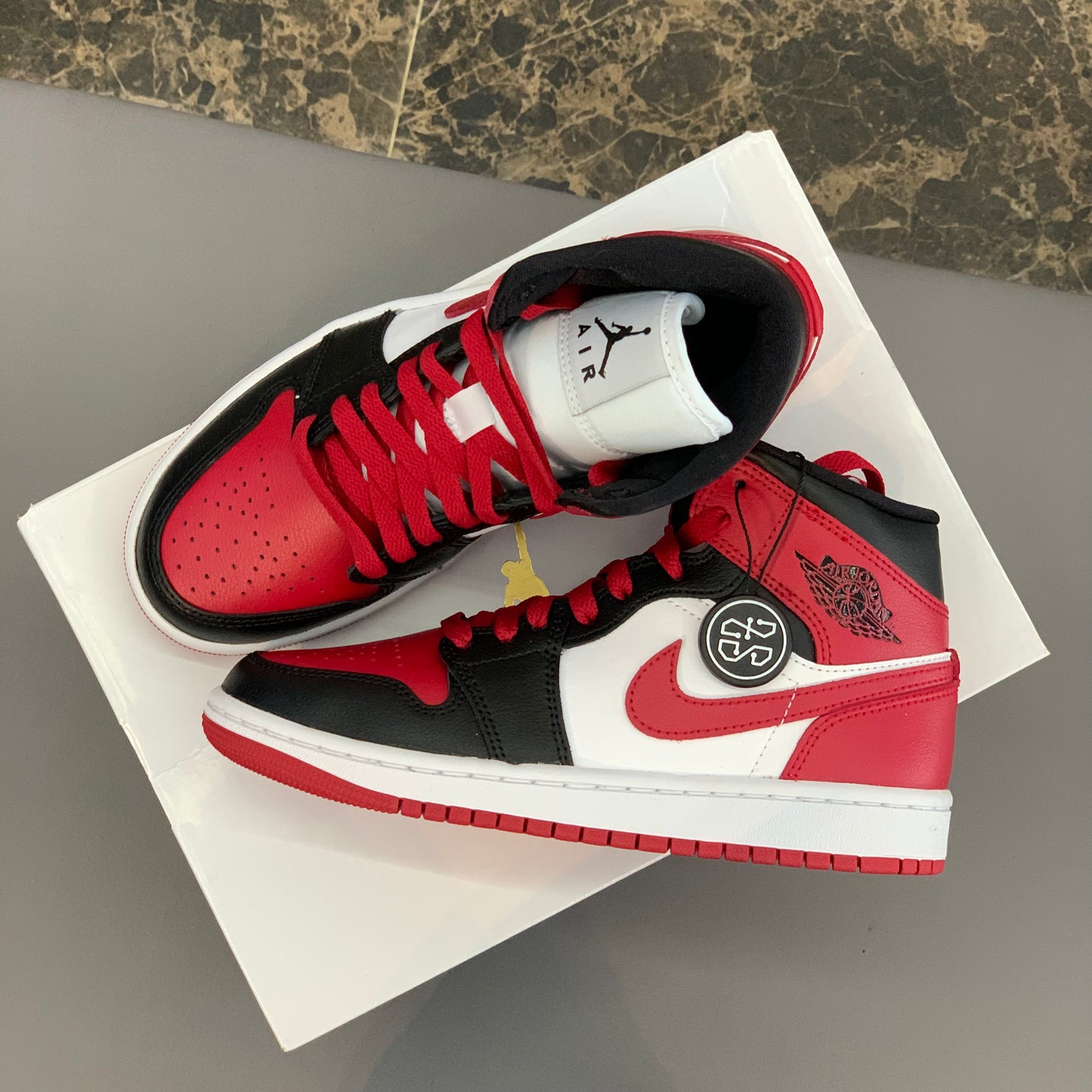 Jordan 1 Mid Alternate Bred Toe (Women)