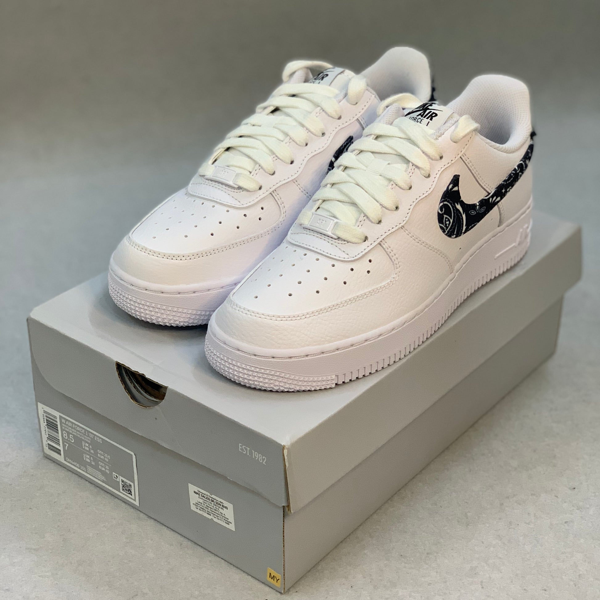 Nike Air Force 1 Essential White Black Paisley - sneakerzonik