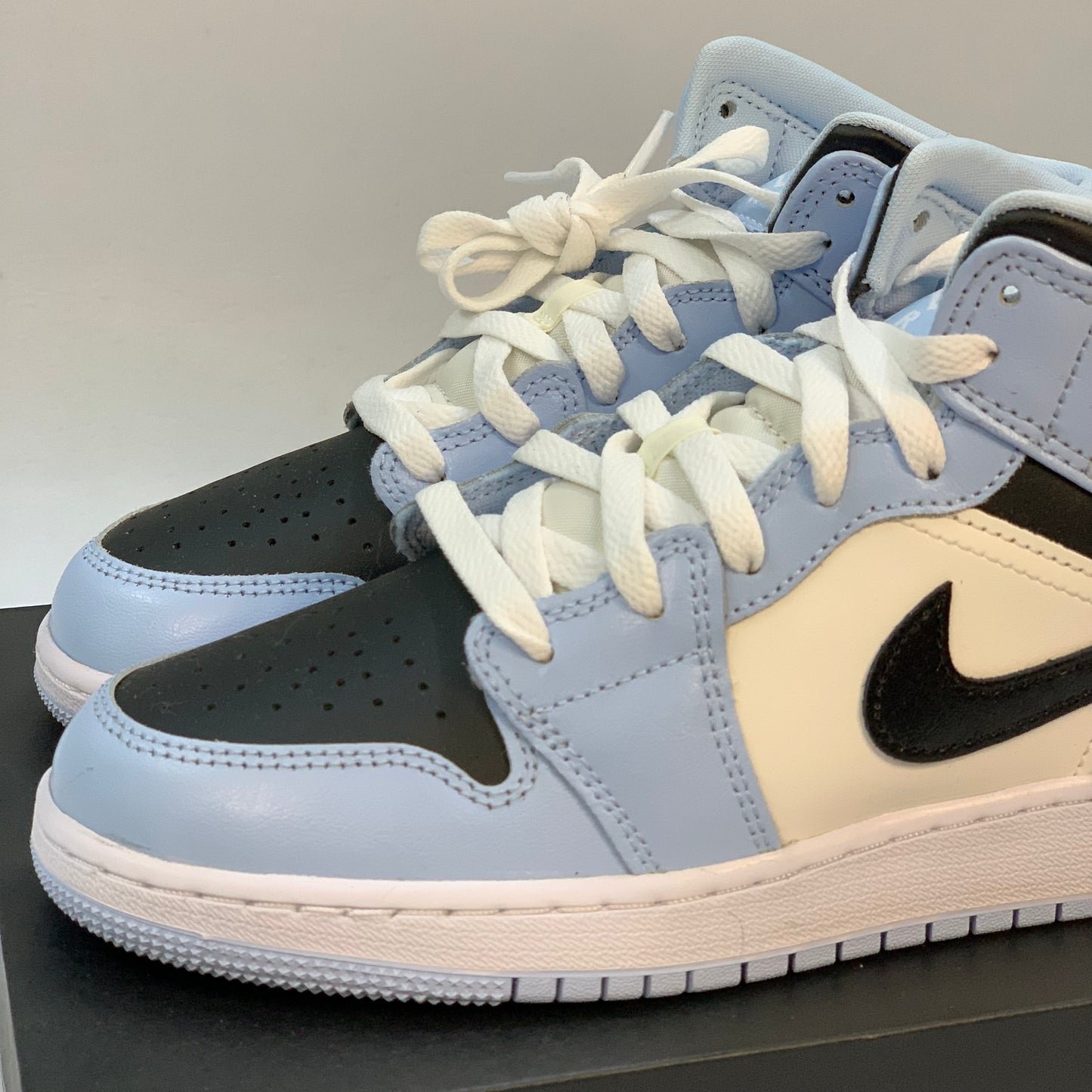 Jordan 1 Mid Ice Blue (GS)