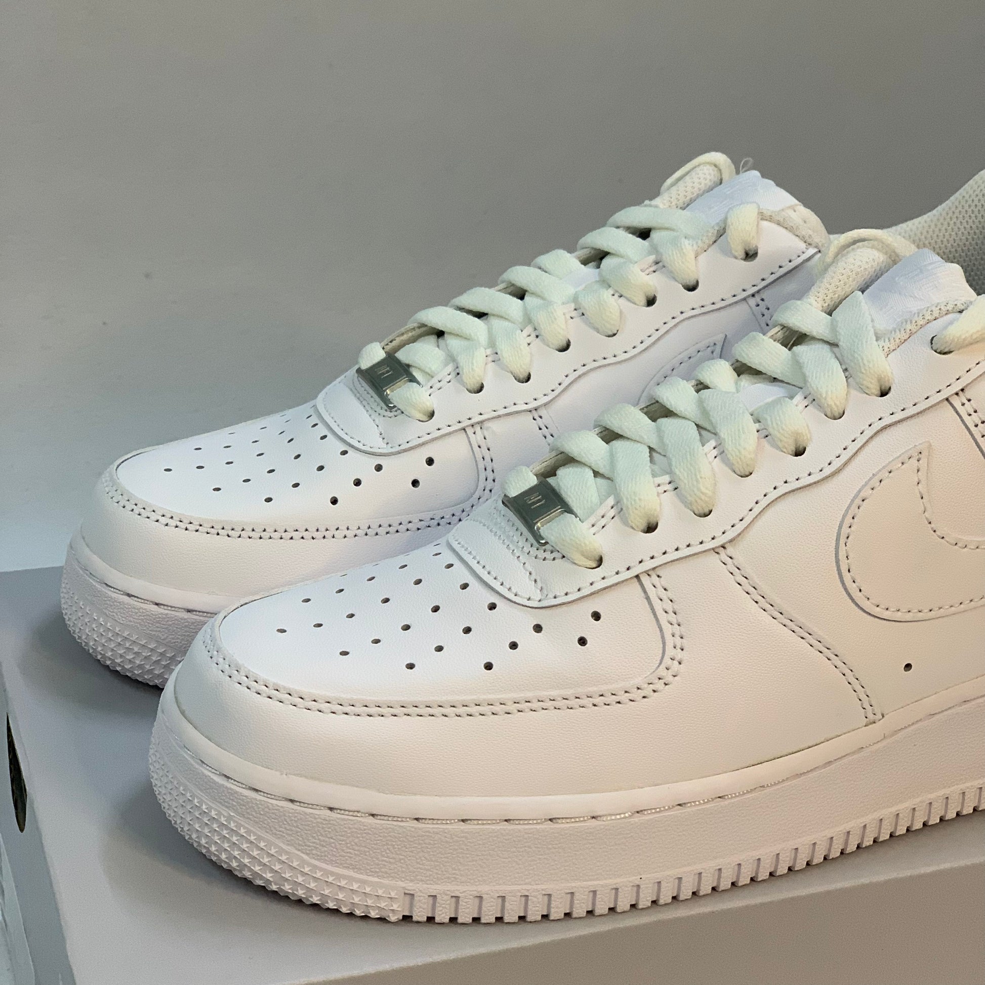 Air force 1 triple white deals