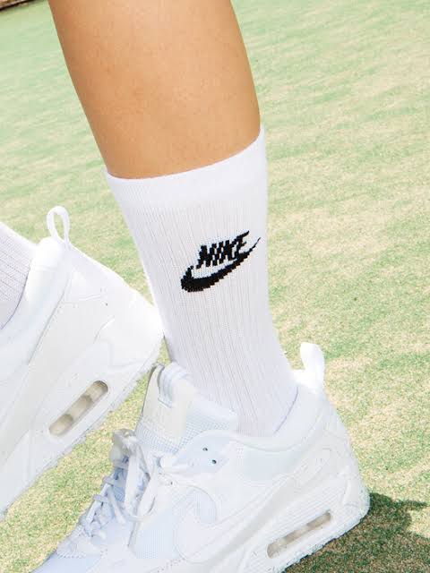 Nike Sportswear Everyday Essential Crew Socks