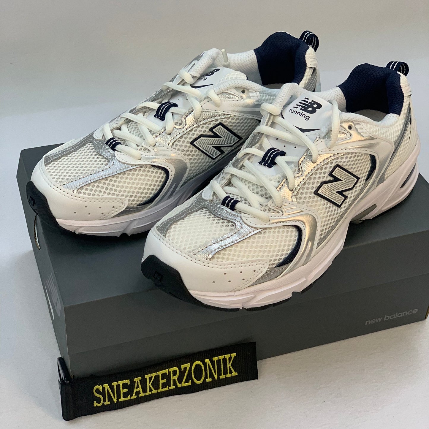 New Balance 530 White Silver Navy